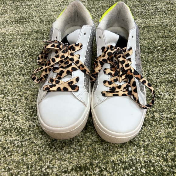 No Boundaries star shoes - Picture 5 of 6